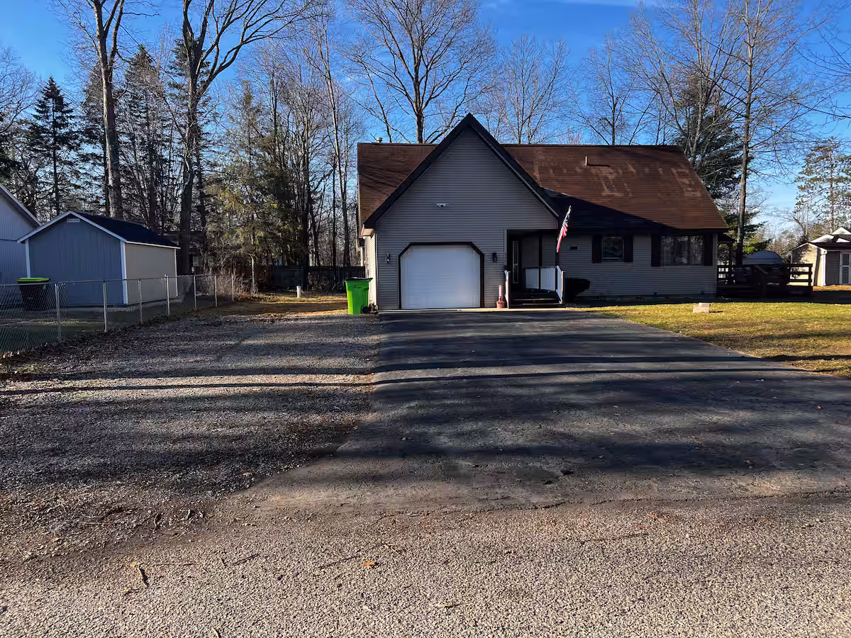 Guest parking at Clink's Cabin